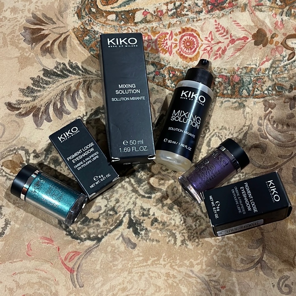 Kiko Milano loose pigment eyeshadow bundle.